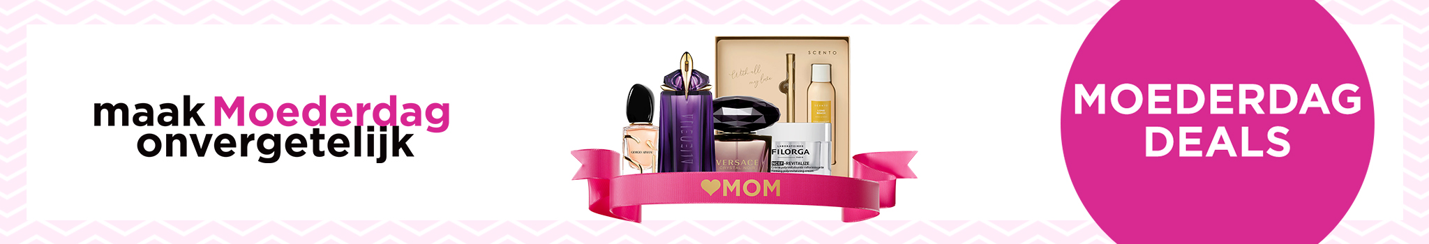 een vrouw met bloemetjes die lacht. 