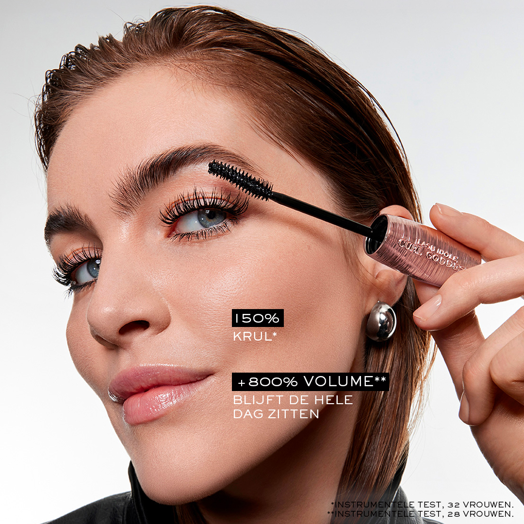 Model met de Lancôme Idôle Goddess Mascara