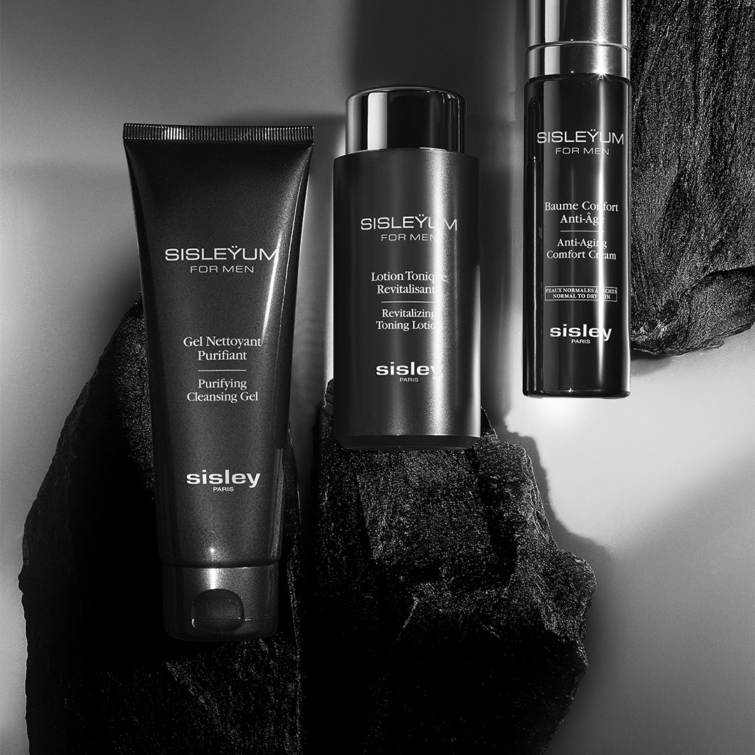 Sisleyum huidverzorgingslijn voor mannen op zwarte stenen achtergrond