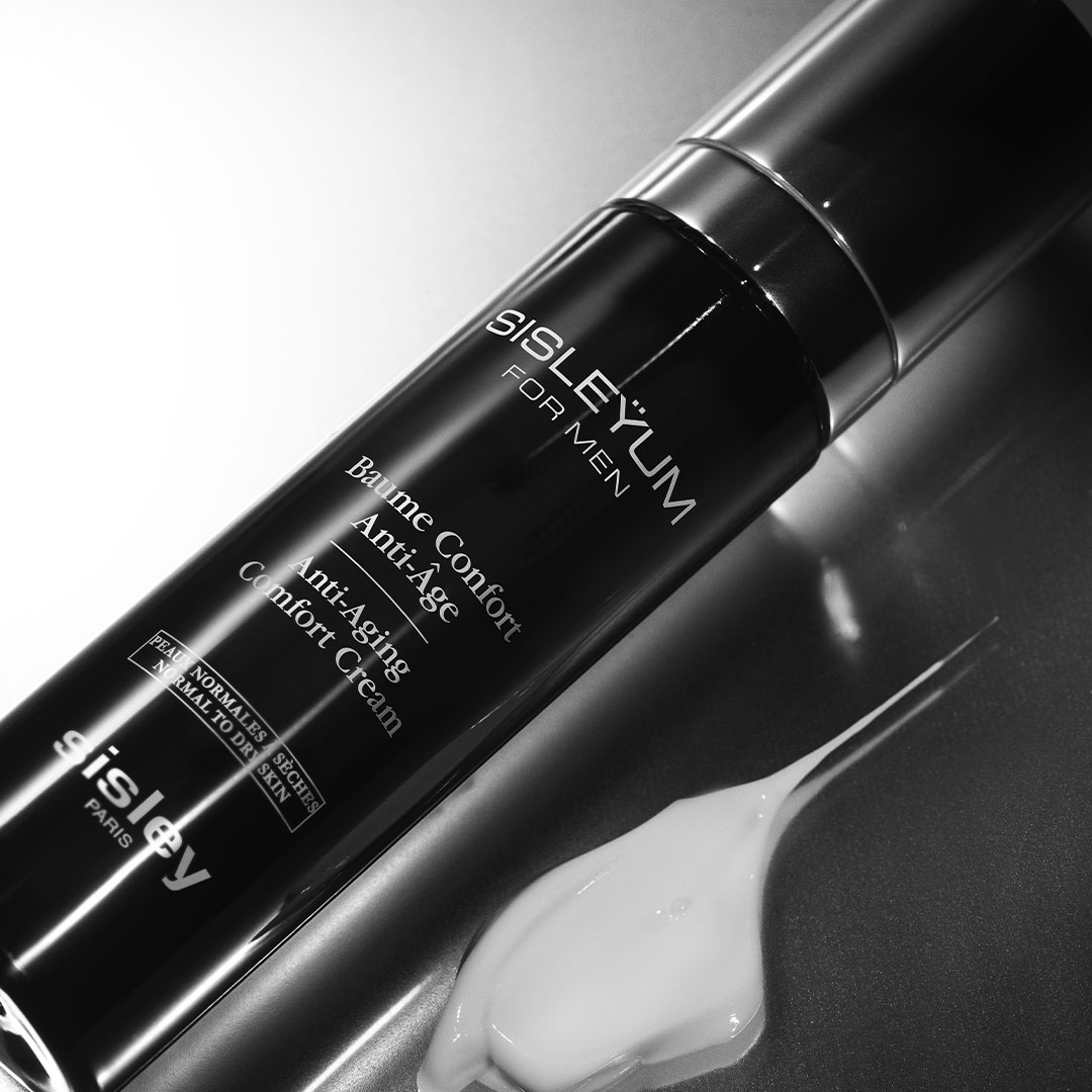 Sisleÿum pour Homme Baume Confort Anti-Âge sur fond argenté avec texture de crème
