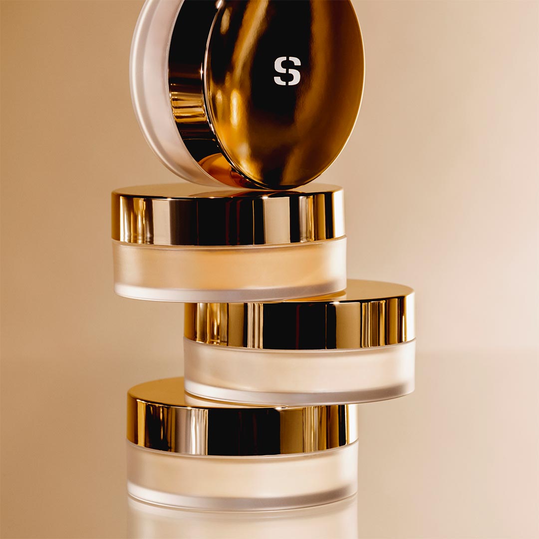 Pile de poudriers libres Sisley avec couvercles dorés